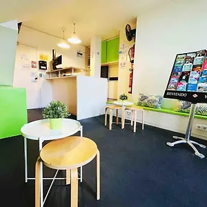 And Basic Universitat For Young Guest house